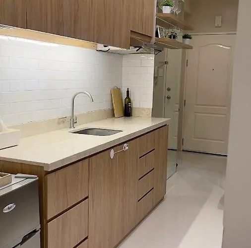 Along Tomas Morato W/ Wifi Smarttv & Karaoke Apartment Manila