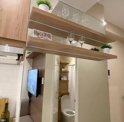 Apartment Along Tomas Morato W/ Wifi Smarttv & Karaoke