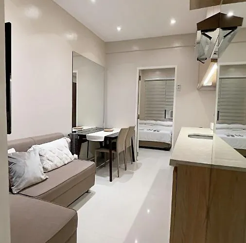 Along Tomas Morato W/ Wifi Smarttv & Karaoke Apartment