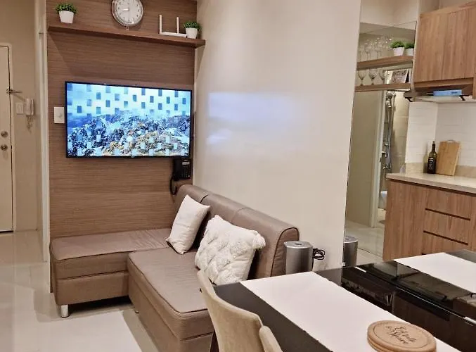 Along Tomas Morato W/ Wifi Smarttv & Karaoke *