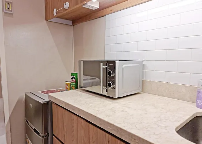Apartment Along Tomas Morato W/ Wifi Smarttv & Karaoke