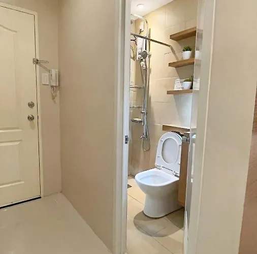 Apartment Along Tomas Morato W/ Wifi Smarttv & Karaoke Manila