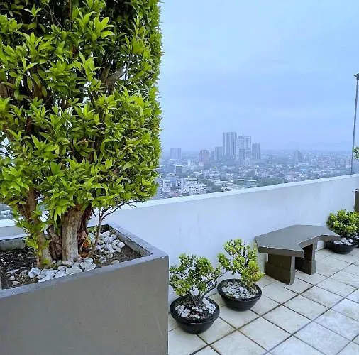 Apartment Along Tomas Morato W/ Wifi Smarttv & Karaoke