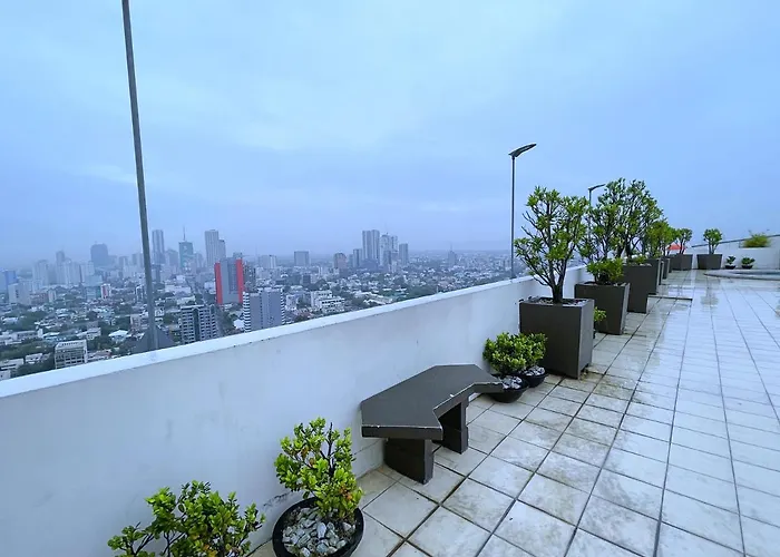 Apartment Along Tomas Morato W/ Wifi Smarttv & Karaoke *