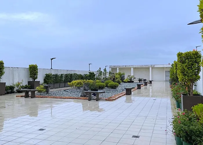 Apartment Along Tomas Morato W/ Wifi Smarttv & Karaoke